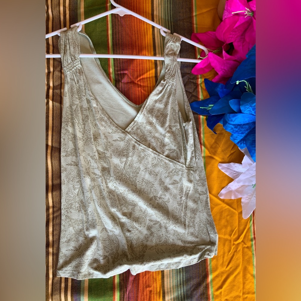 Sleeveless  t-shirt with cross desing